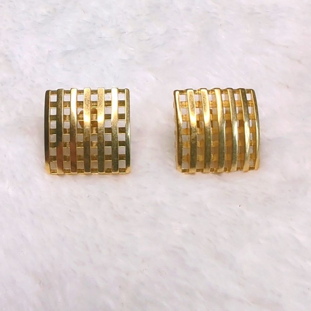 Vintage 80's Goldtone Square Basket Weave Style Pierced Earrings - Picture 3 of 6